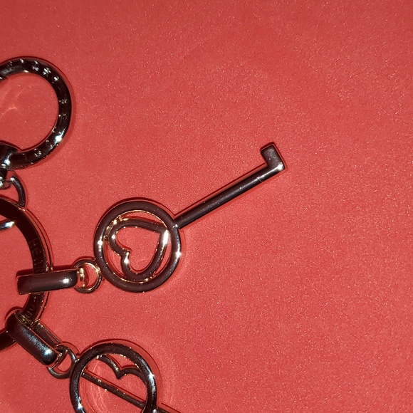 Henri bendel 3 key Heart Charm Keychain Keyring - Picture 5 of 10